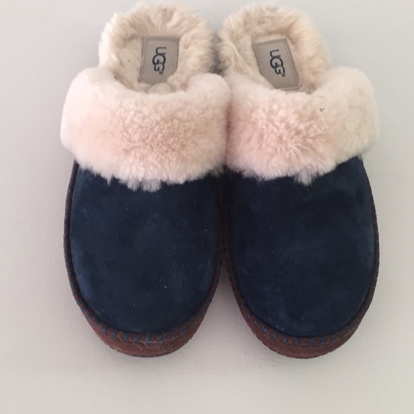 uggs Shoes - Uggs slip on
